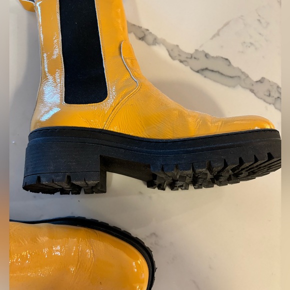 Handcrafted in Portugal - patent leather Chelsea boots with lug sole. - Picture 2 of 4